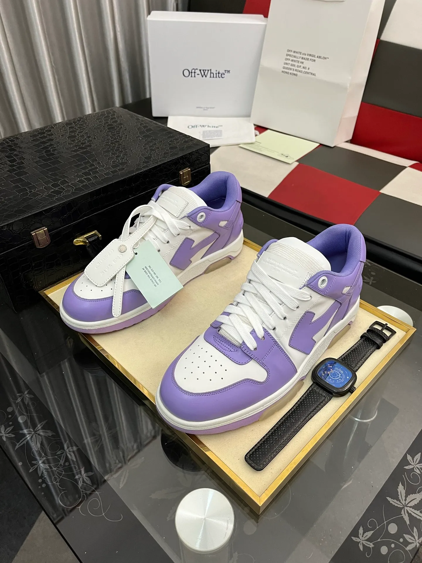 Men's shoes 💰600⌚️⌚️ OFF-White C/O VirGil Abloh fashionable and versatile casual shoes. Exclusive first release of the new model. Made of environmentally friendly cowhide leather and mesh fabric upper material. The insole is embedded with foam cushioning EVA material. The correct midsole is equipped with EVA lightweight cushioning. External tooth nail rubber outsole. The correct accessories can be customized simultaneously. Women's model: 35-40 Men's model: 39-45